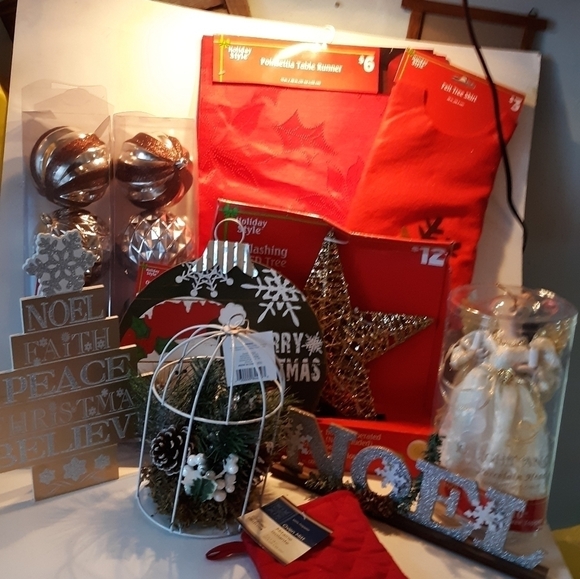 $50 value Christmas decoration mystery box - Picture 1 of 4